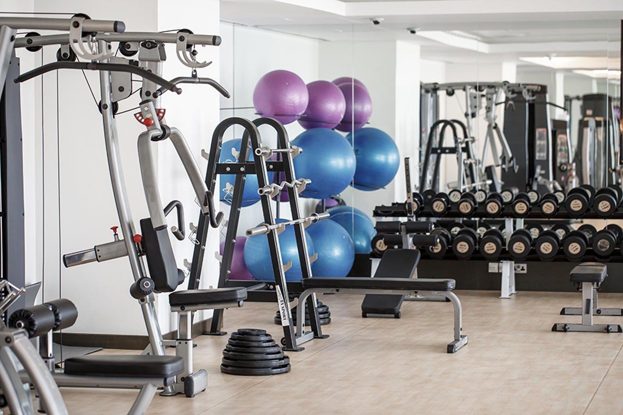Royal M Al Aqah Beach Resort By Gewan Kültér fotó A typical gym