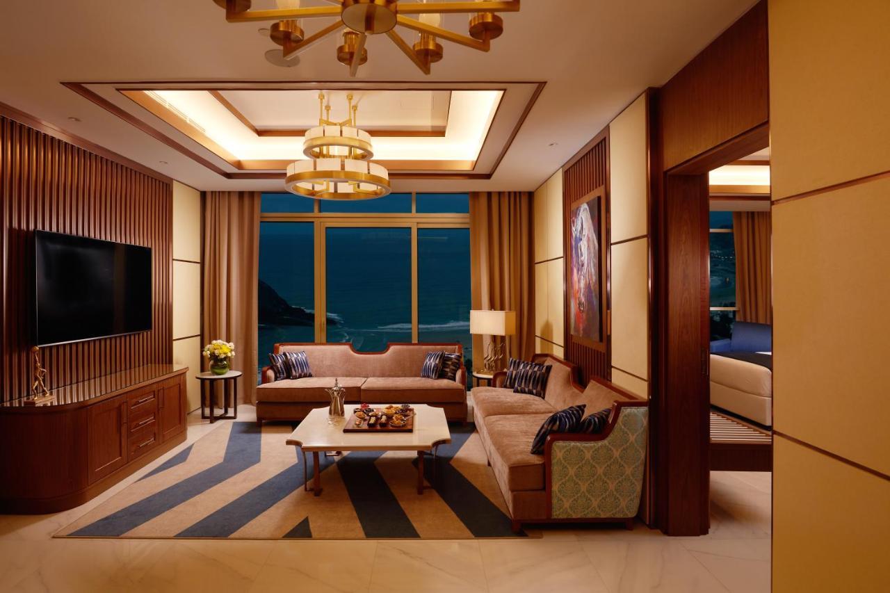 Royal M Al Aqah Beach Resort By Gewan Kültér fotó A suite at the hotel