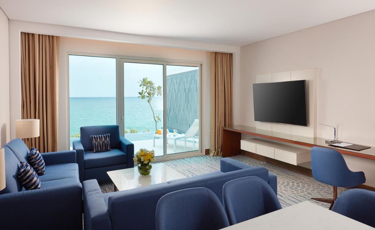 Royal M Al Aqah Beach Resort By Gewan Kültér fotó A living room at the hotel