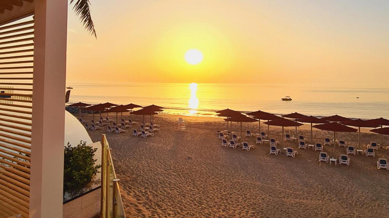 Royal M Al Aqah Beach Resort By Gewan Kültér fotó Sunset at the beach