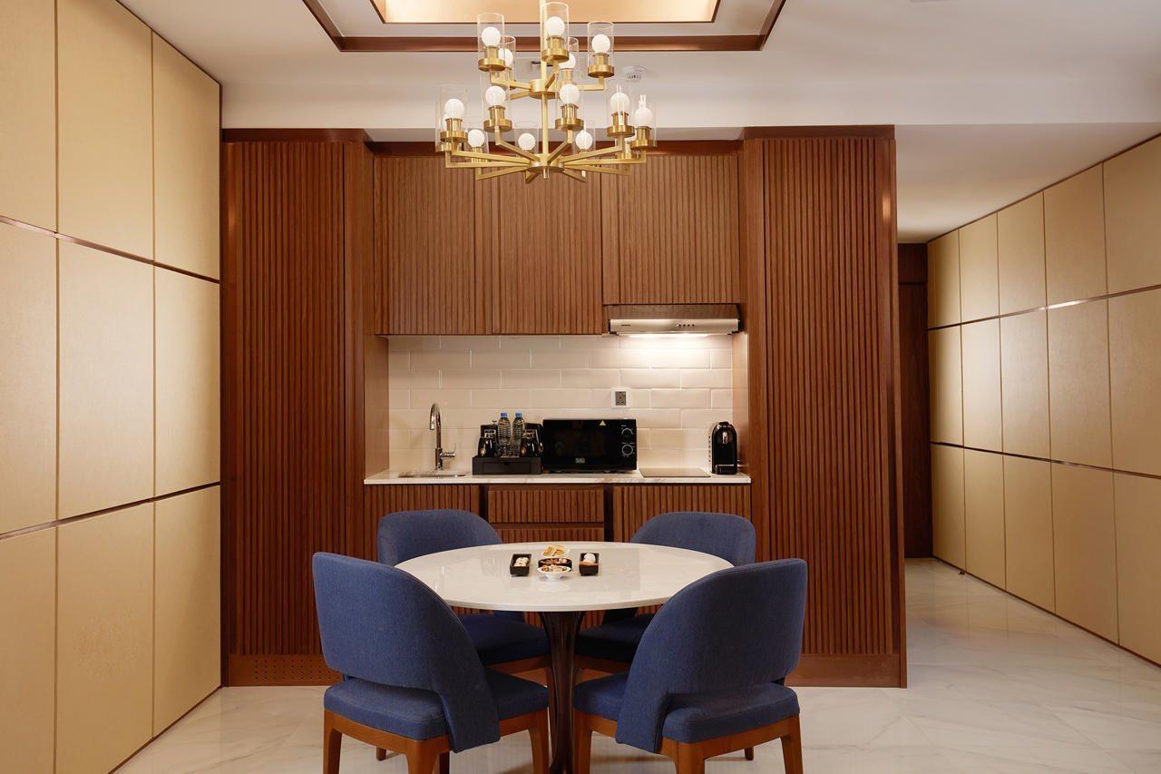 Royal M Al Aqah Beach Resort By Gewan Kültér fotó A kitchen in a suite at The Ritz-Carlton, Tokyo